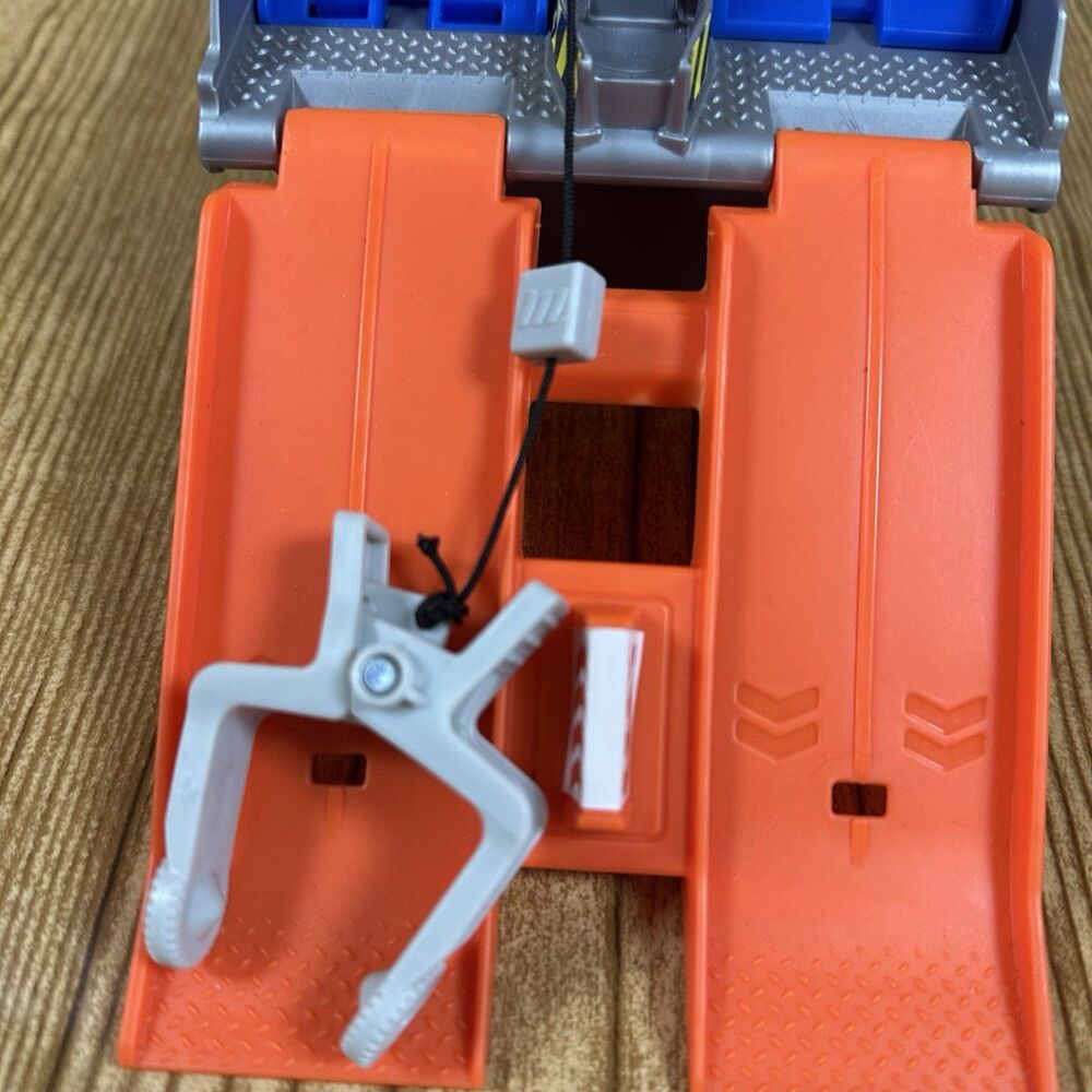Matchbox Action Drivers Matchbox Tow & Repair Truck Tow Crank Works 12” - Picture 10 of 13